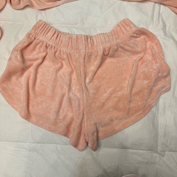 Saffiyyah Paul Custom Towel Set - Picture 4 of 5